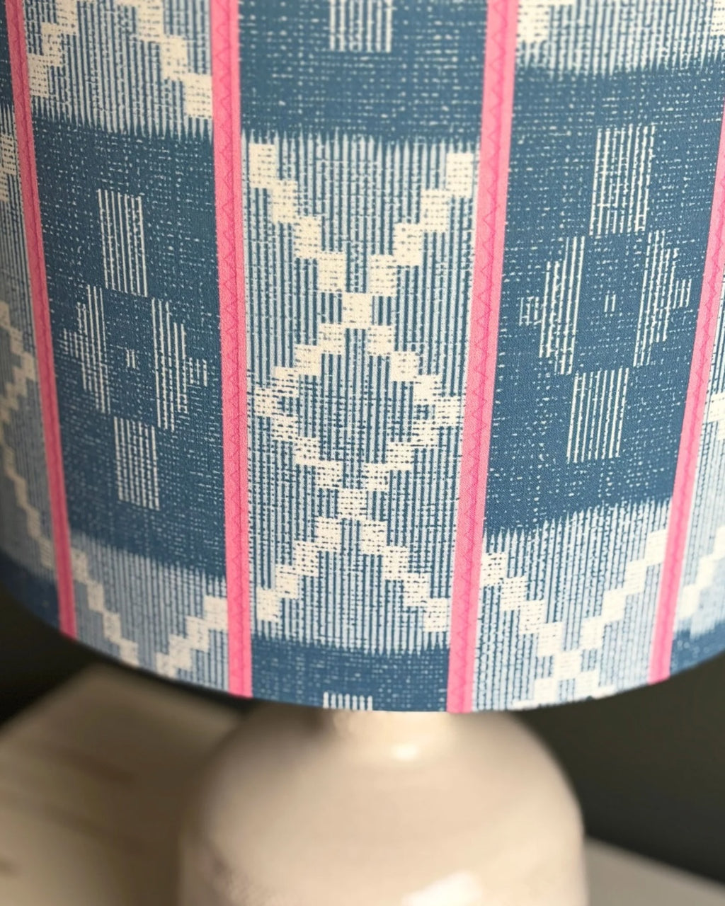 Modern Ceramic Table Lamp with Geometric Pattern Shade – Handmade Artistic Accent Lighting for Stylish Interiors