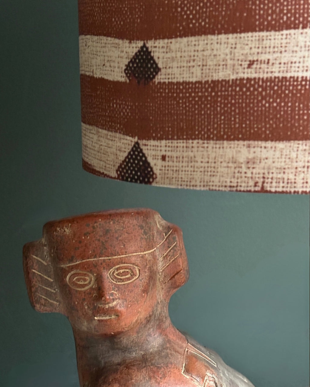 Vintage Ceramic Sculptural Table Lamp with Handcrafted Figure Base – Artistic Bohemian Accent Lighting for Modern Interiors