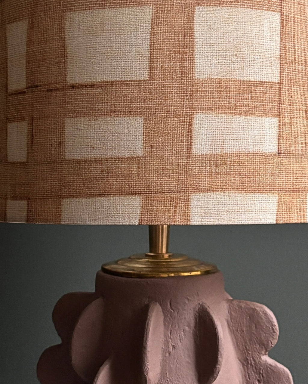 Modern Handmade Ceramic Table Lamp with Textured Pink Base & Geometric Fabric Shade – Elegant Decorative Lighting