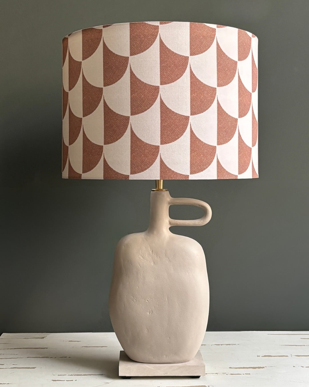 Modern Ceramic Table Lamp with Scallop Pattern Shade – Minimalist Handmade Decorative Lighting for Home Interiors