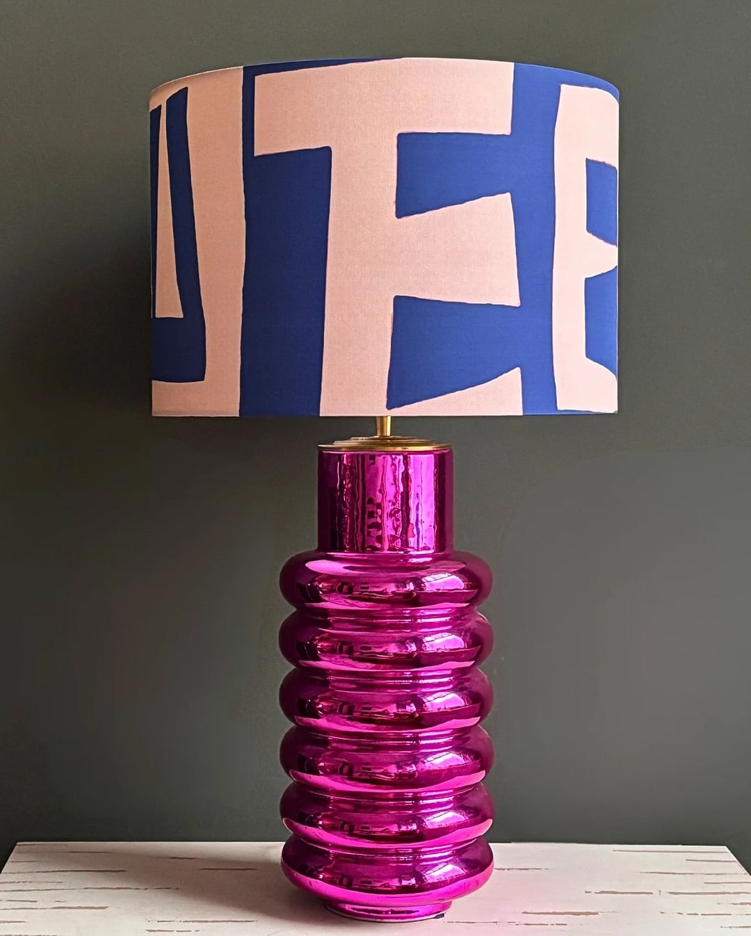 Modern Purple Ceramic Table Lamp with Abstract Geometric Shade – Contemporary Artistic Lighting for Stylish Interiors