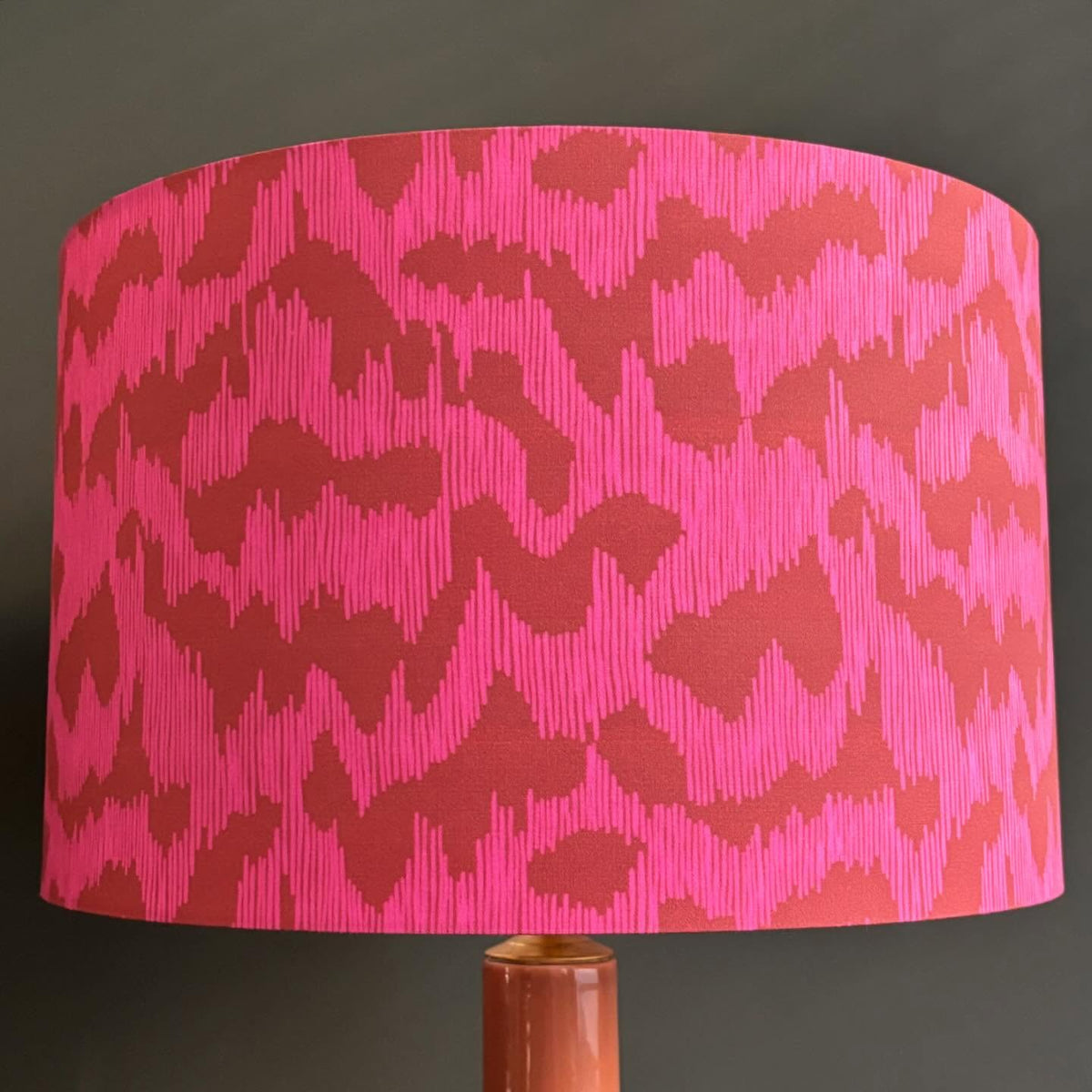 Modern Coral Ceramic Table Lamp with Pink Abstract Fabric Shade – Handmade Decorative Accent Light for Contemporary Interiors