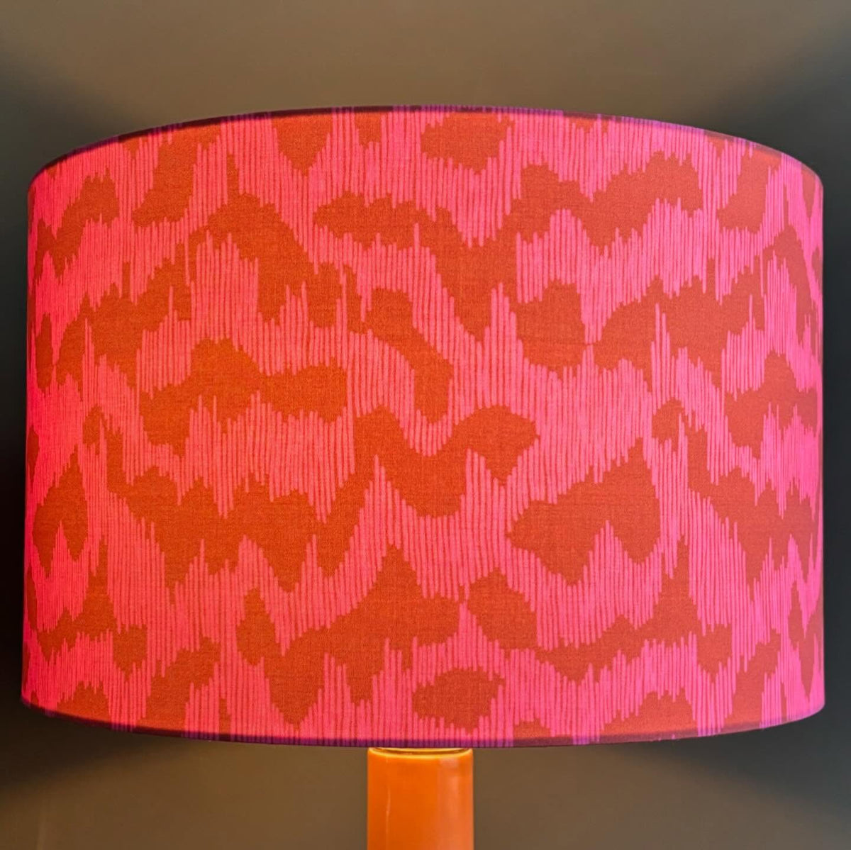Modern Coral Ceramic Table Lamp with Pink Abstract Fabric Shade – Handmade Decorative Accent Light for Contemporary Interiors